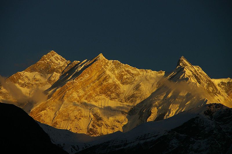 800px-Annapurna from west
